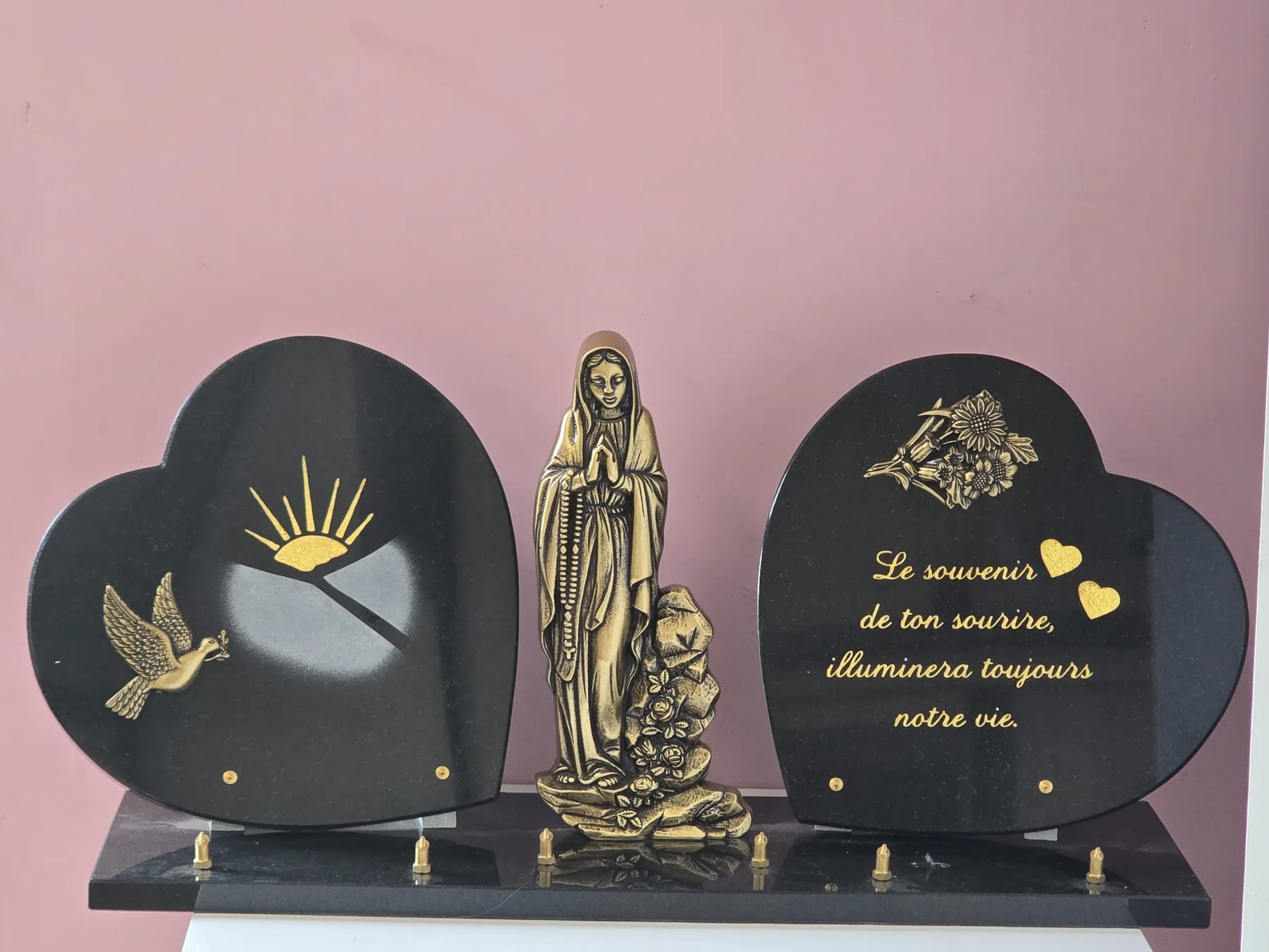 Plaque funéraire double cœur avec statue religieuse