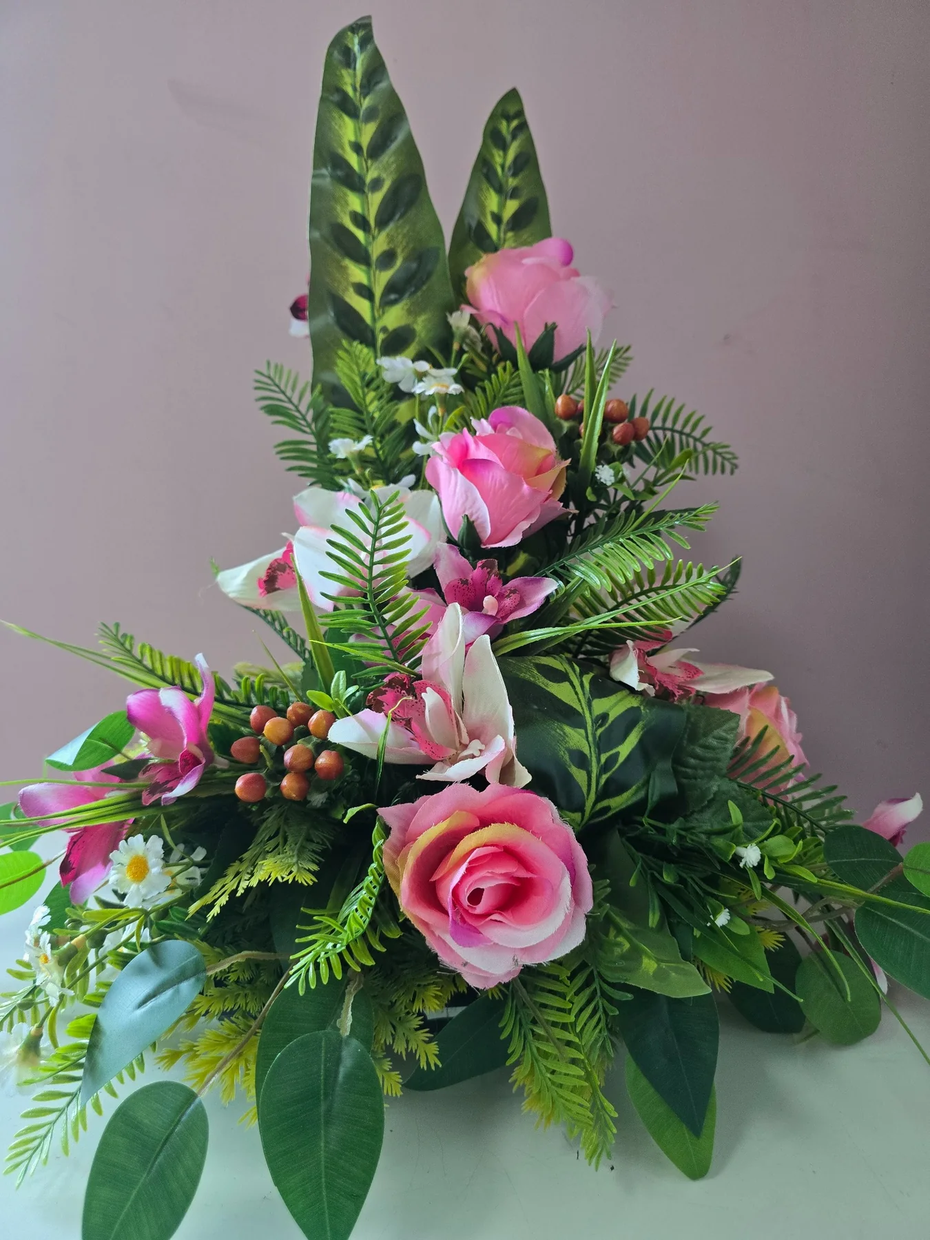 Composition de fleurs de soie roses